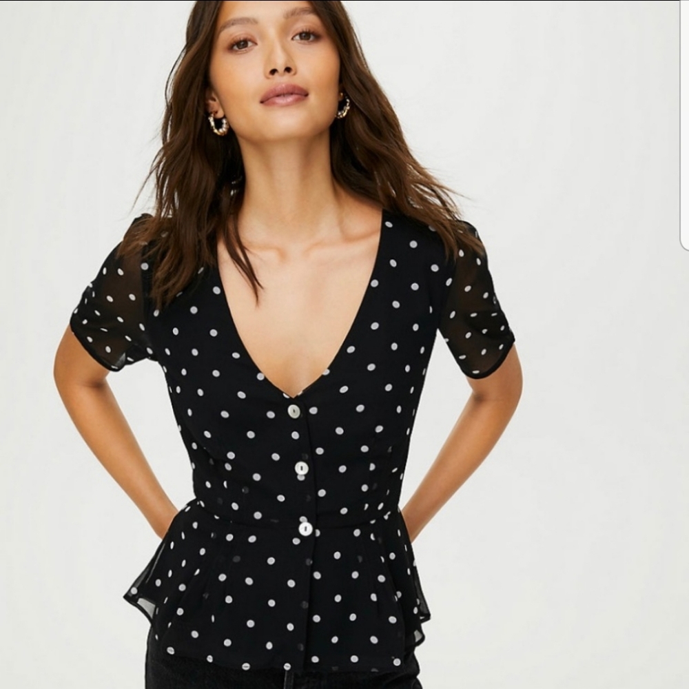 🍙 Wilfred Button Front Blouse